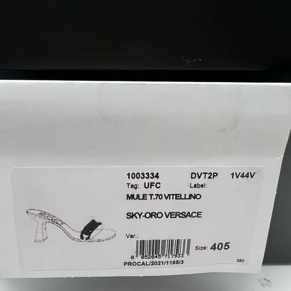 VERSACE Curb LinkBlock Heel Leather Mules - Picture 13 of 14